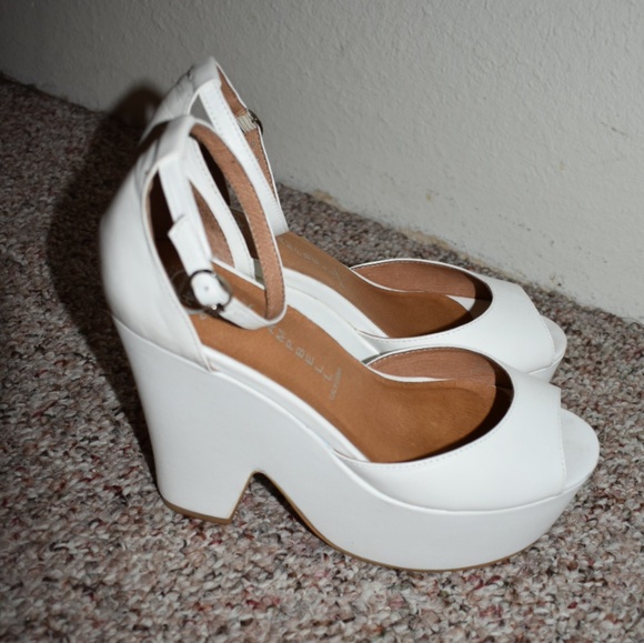 Jeffrey Campbell 'Brazen' - Picture 4 of 6